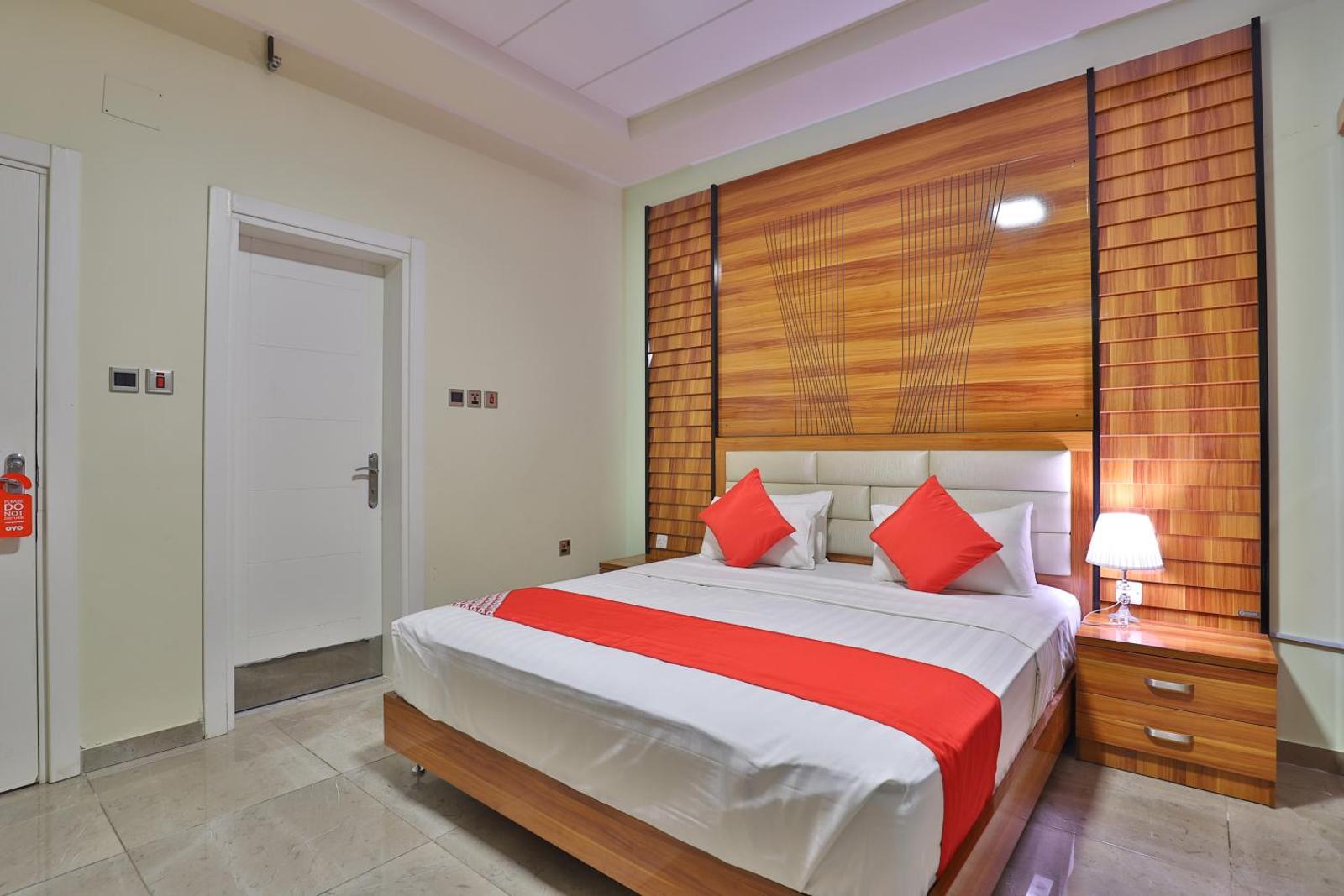 OYO 357 Blue Diamond Hotel Main image 1