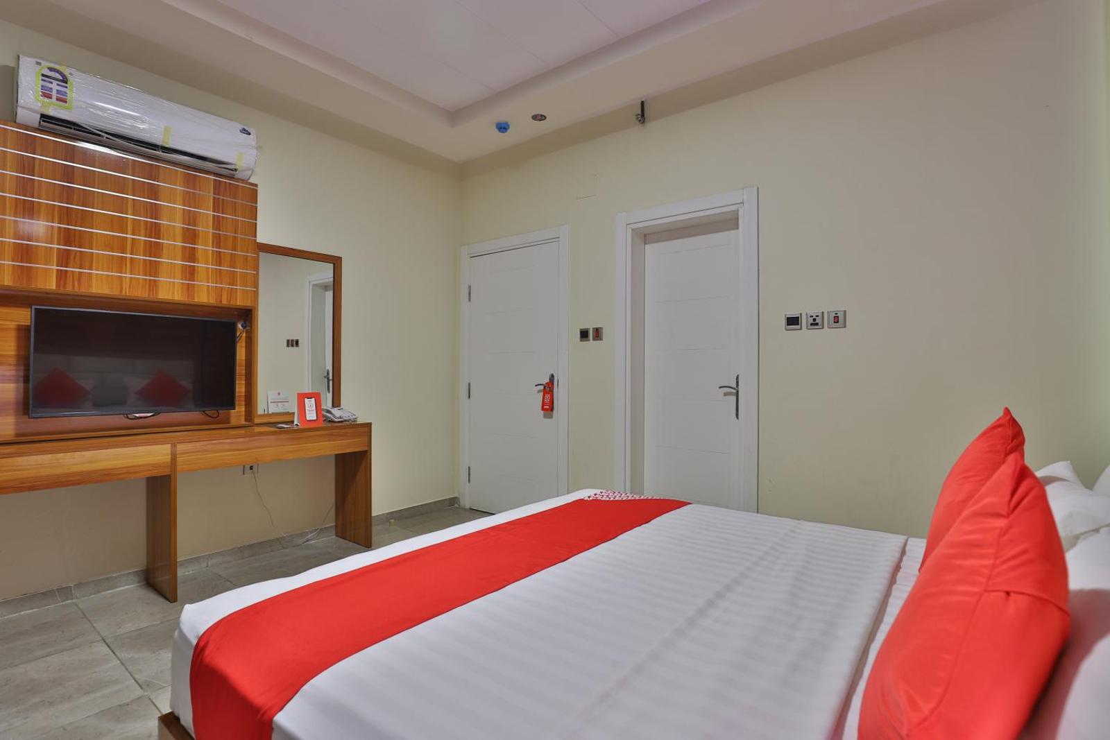 OYO 357 Blue Diamond Hotel Main image 2